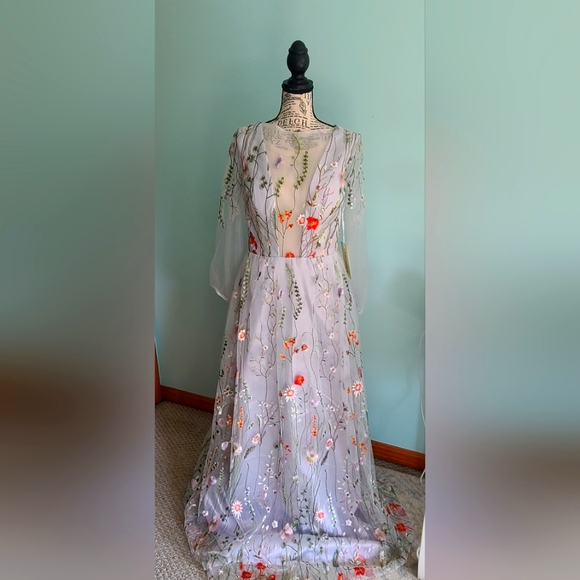 Wedding Dress Dresses & Skirts - NWT! Floral embroidered gown Size L